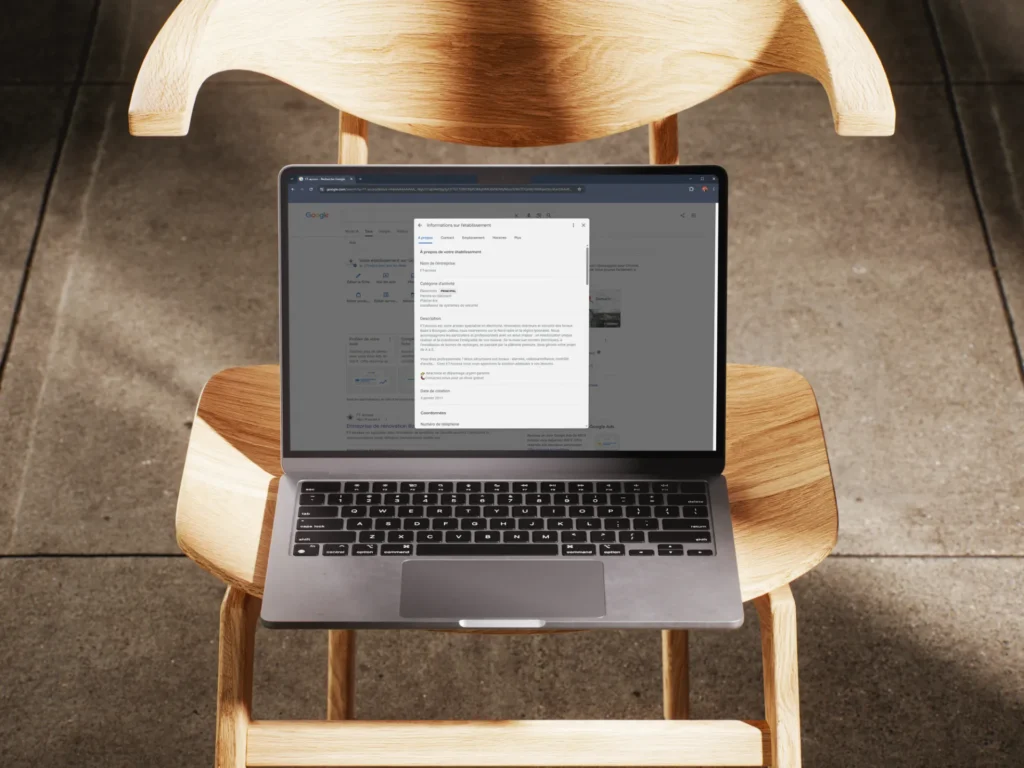 Un ordinateur portable présentant une fiche Google My Business , aussi appelé Google Business Profile, qui a été créé il y a peu