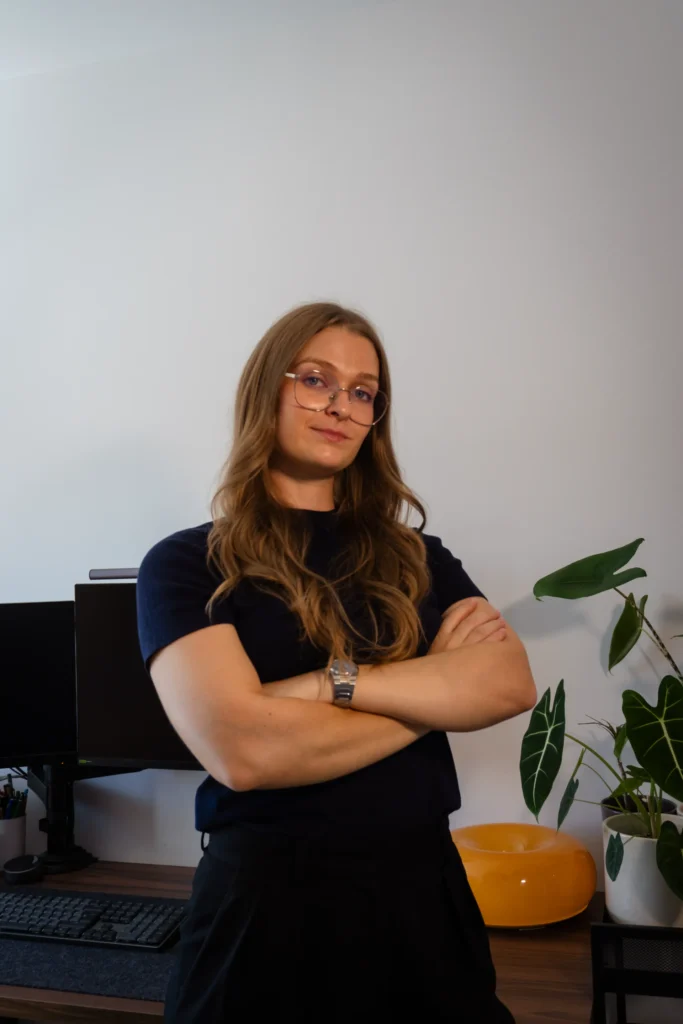 Orianne Delseaux se présentant dans les locaux de l'agence de branding Besign