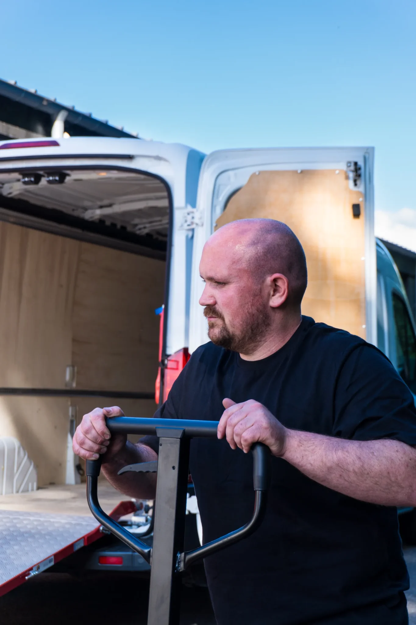 Julien Baudran, Transporteur Isérois, bougeant un transpalette