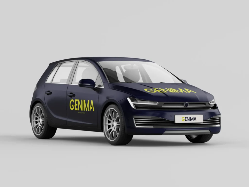 Voiture bleu foncé avec le logo GENIMA en jaune sur le côté et sur le capot, sur fond gris clair.