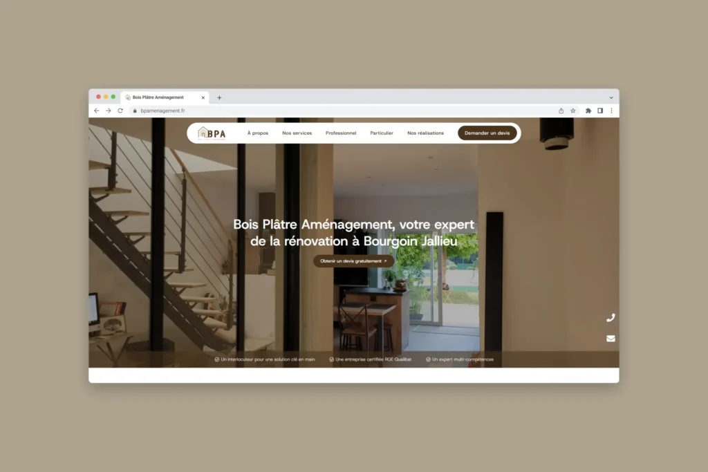 Page web de Bois Plâtre Aménagement, expert en rénovation à Bourgoin Jallieu, avec une photo d'intérieur d'une maison.